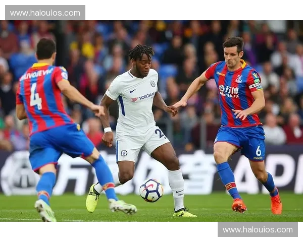 足球盛宴：全球顶级联赛激战正酣 球员巅峰对决燃爆赛场激情